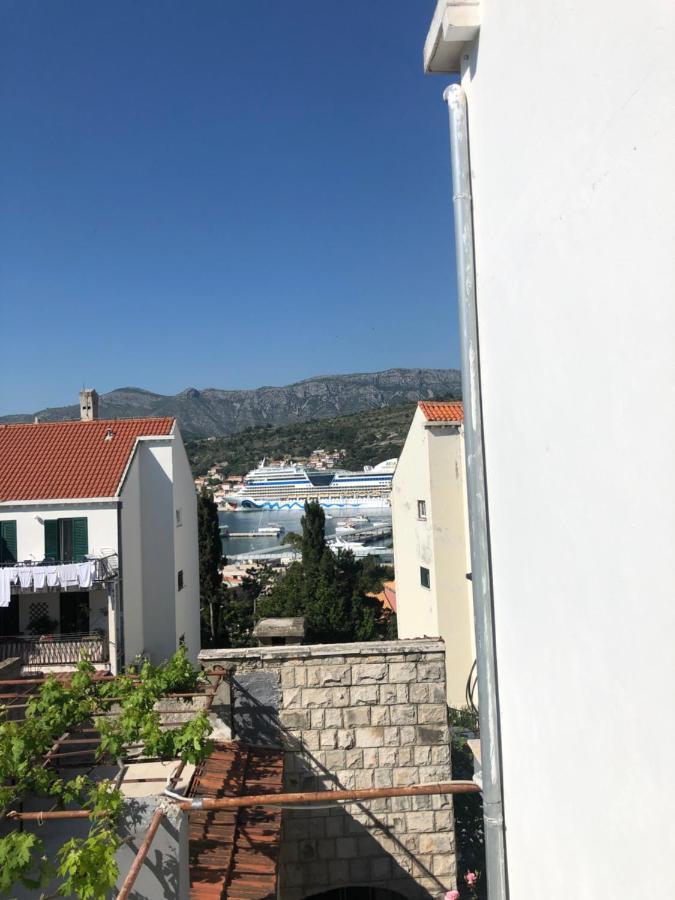 King's Landing Esma' House