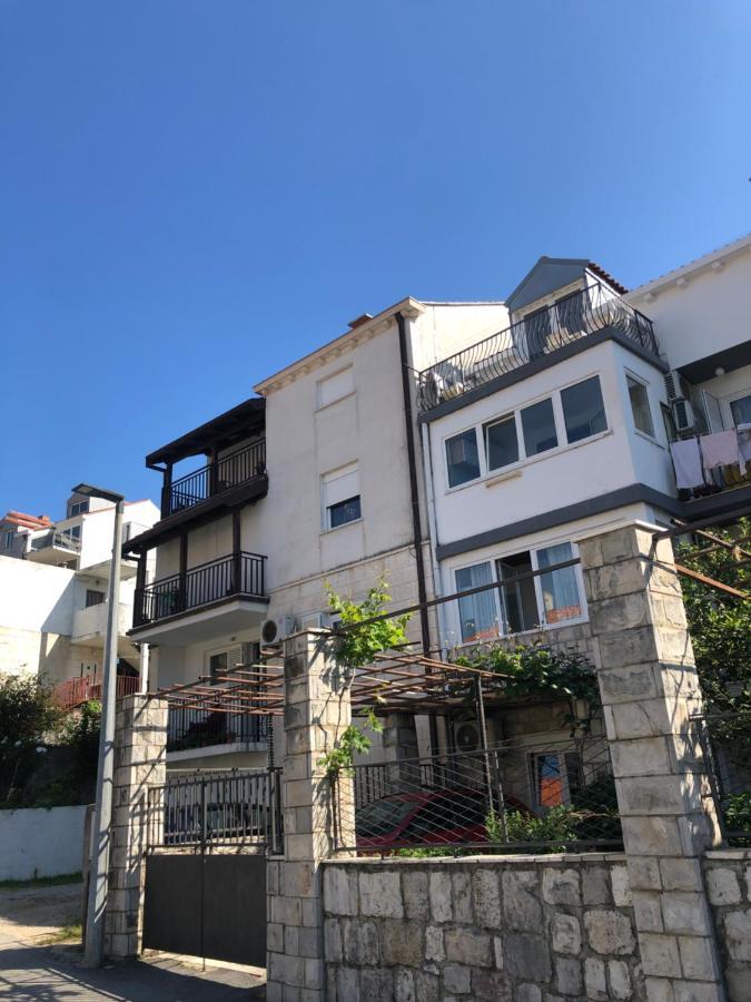 King's Landing Esma' House *
